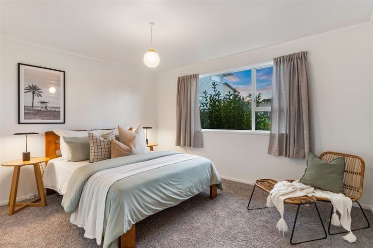 Photo of property in 2/18 Sealy Road, Torbay, Auckland, 0630