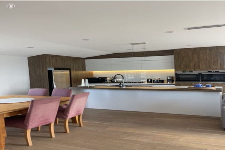 Photo of property in 25b Kiteroa Terrace, Rothesay Bay, Auckland, 0630