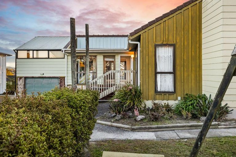 Photo of property in 40 West Harbour Drive, West Harbour, Auckland, 0618