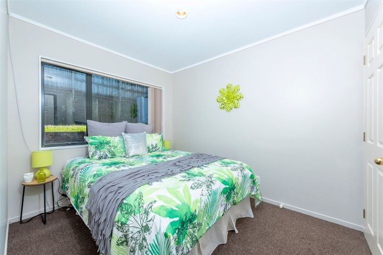 Photo of property in 30 Ginders Drive, Massey, Auckland, 0614