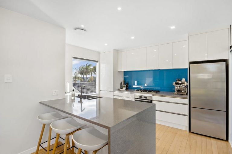 Photo of property in 1/266 Forrest Hill Road, Forrest Hill, Auckland, 0620