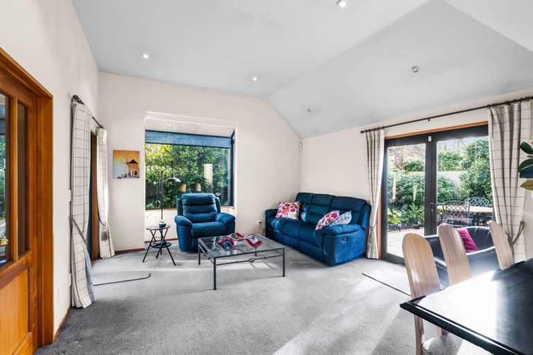 Photo of property in 140 Memorial Avenue, Burnside, Christchurch, 8053