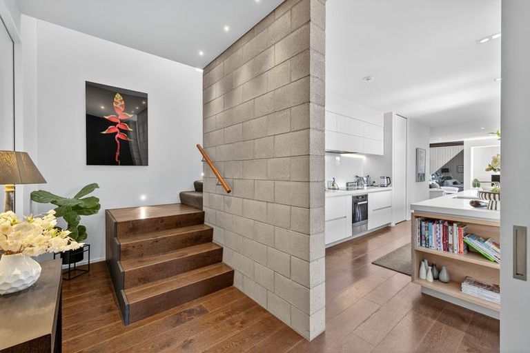 Photo of property in 98 Major Hornbrook Road, Mount Pleasant, Christchurch, 8081