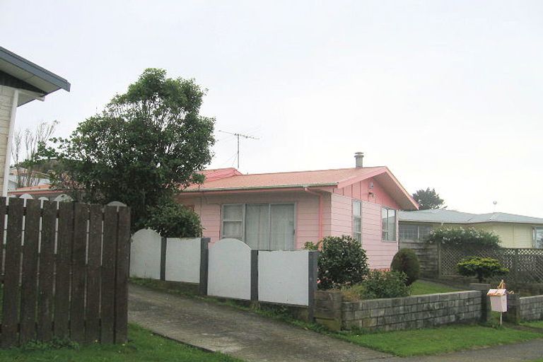 Photo of property in 70 Conclusion Street, Ascot Park, Porirua, 5024
