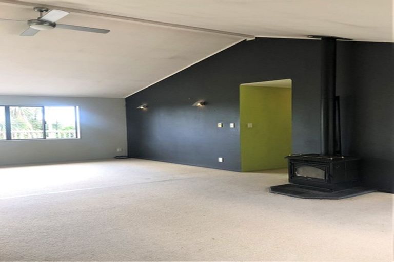 Photo of property in 120 Caton Road, Waitakere, Henderson, 0782