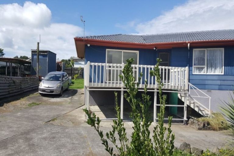 Photo of property in 10 St Margaret Place, West Harbour, Auckland, 0618