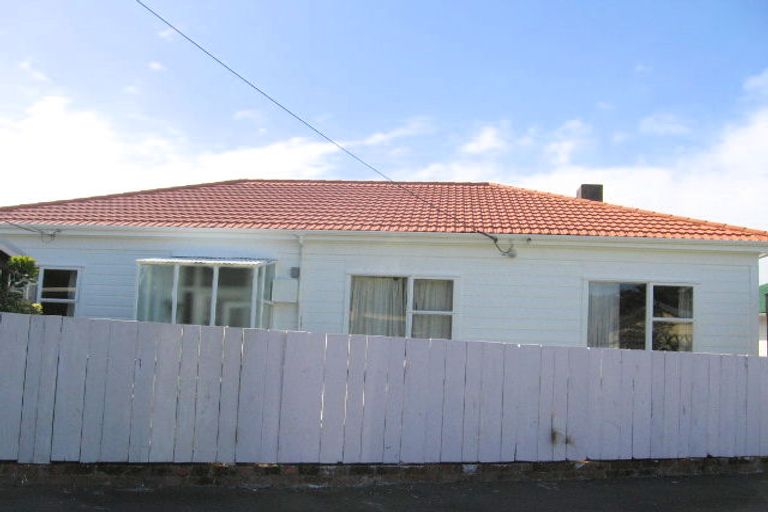 Photo of property in 14 Toru Street, Lyall Bay, Wellington, 6022