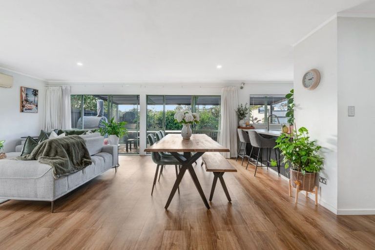 Photo of property in 1/2 Langton Road, Stanmore Bay, Whangaparaoa, 0932
