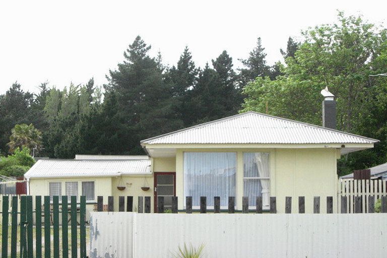 Photo of property in 28 Reserve Road, Waikuku Beach, 7473