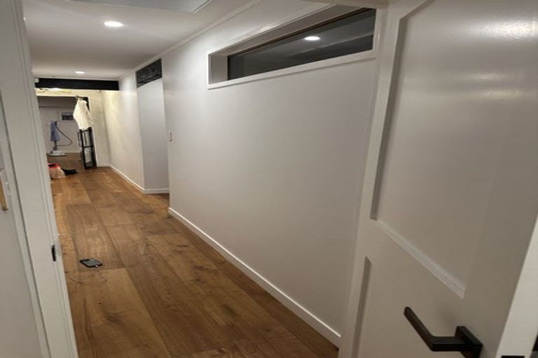 Photo of property in 4a Page Point, Mellons Bay, Auckland, 2014