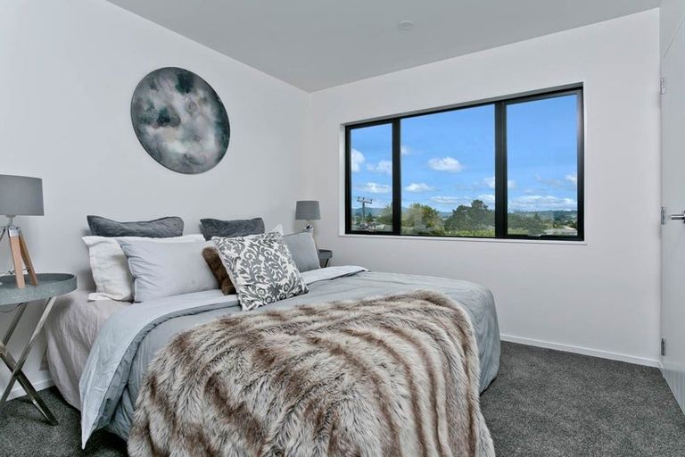 Photo of property in 3/19 Kingdale Road, Henderson, Auckland, 0610