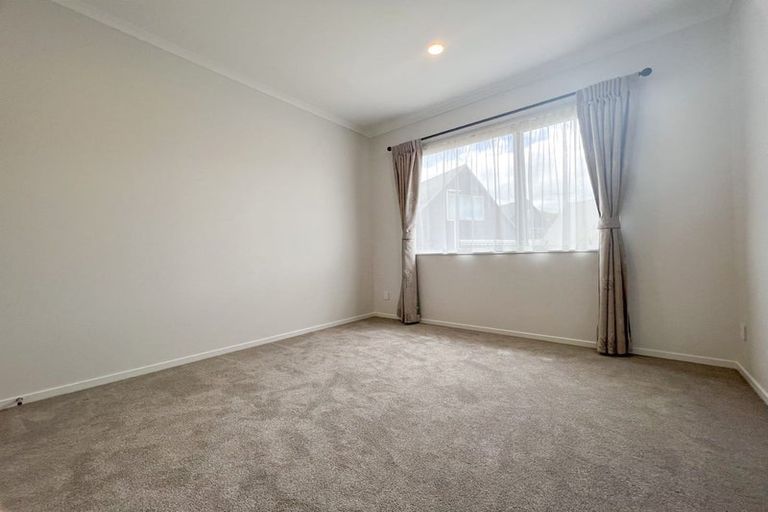 Photo of property in 98 Taikura Avenue, Red Beach, 0932