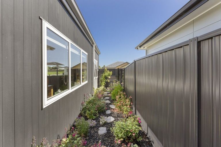 Photo of property in 19 Enereta Road, Otaki, 5512