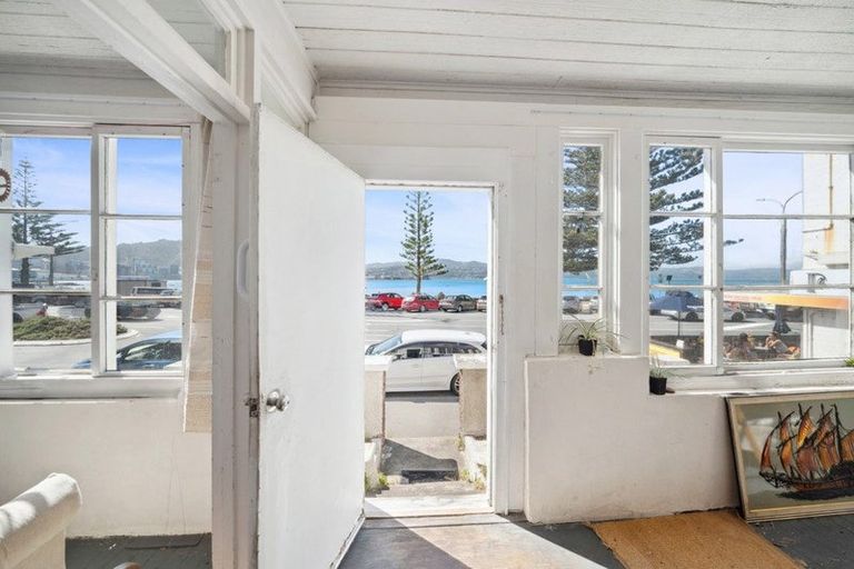 Photo of property in 230 Oriental Parade, Oriental Bay, Wellington, 6011