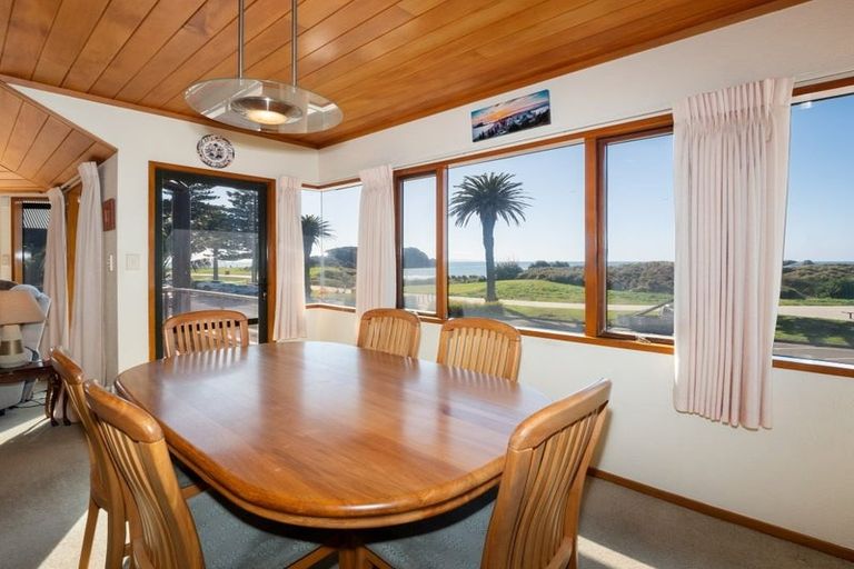 Photo of property in 32 Marine Parade, Mount Maunganui, 3116