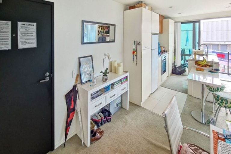 Photo of property in The Docks Apartments, 321/6 Dockside Lane, Auckland Central, Auckland, 1010