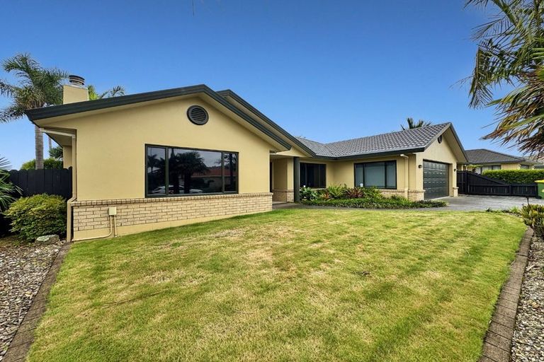 Photo of property in 26 Maghera Drive, East Tamaki Heights, Auckland, 2016
