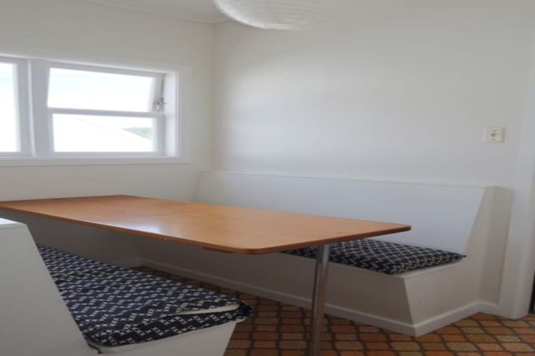 Photo of property in 70 Northland Road, Northland, Wellington, 6012