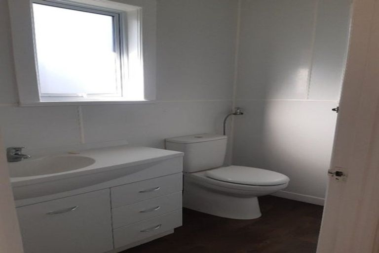 Photo of property in 2/66 Wellington Street, Howick, Auckland, 2014