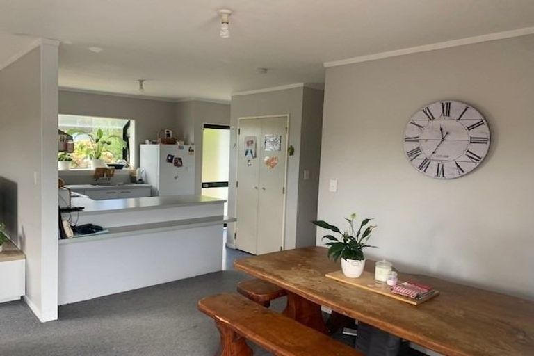 Photo of property in 65 Trias Road, Totara Vale, Auckland, 0629