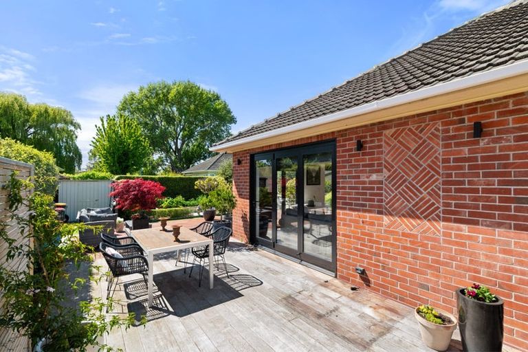 Photo of property in 12 Wilsons Road, Saint Martins, Christchurch, 8022