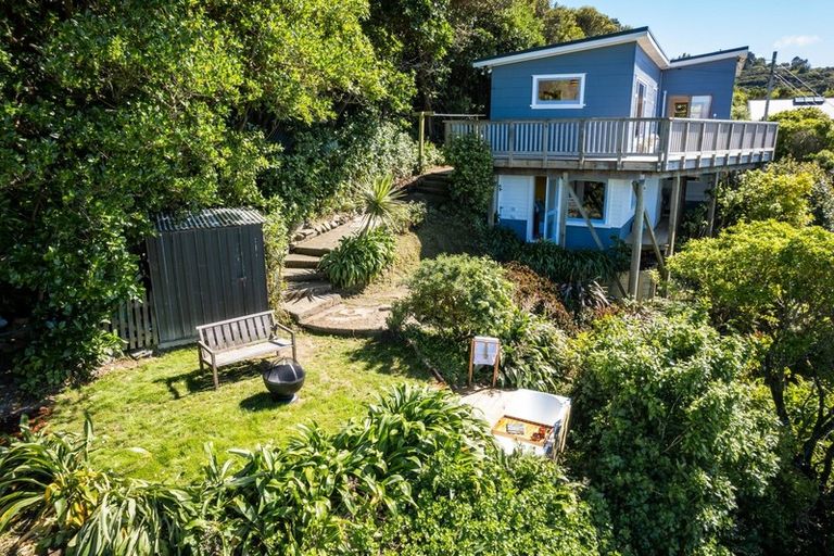 Photo of property in 6 Gordon Road, Plimmerton, Porirua, 5026