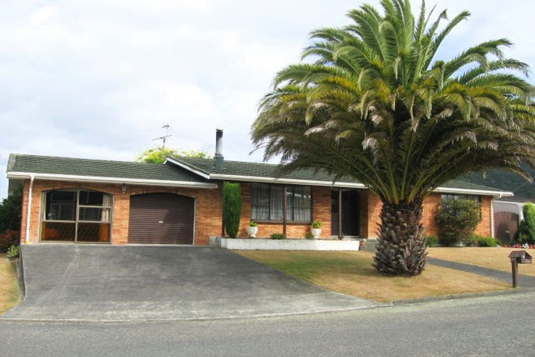 Photo of property in 1 Toledo Grove, Totara Park, Upper Hutt, 5018