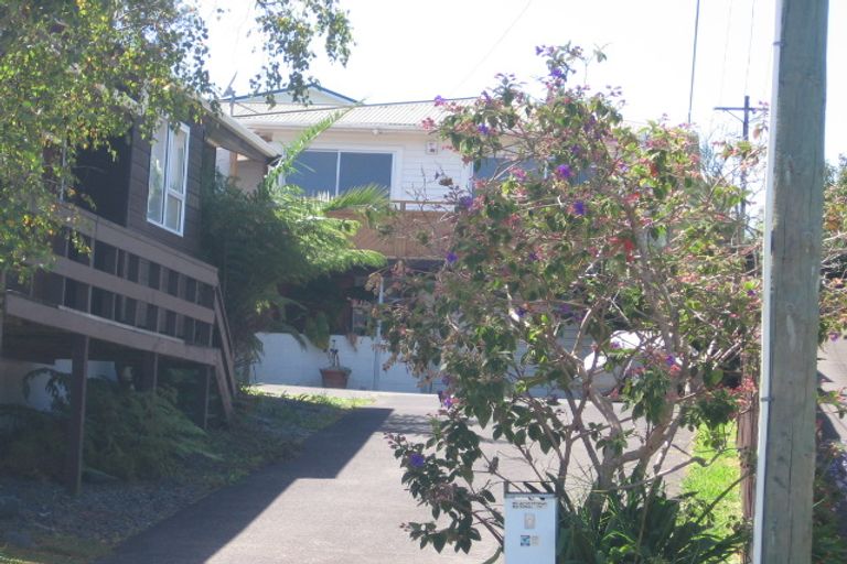 Photo of property in 2/7 Elliott Avenue, Bayview, Auckland, 0629
