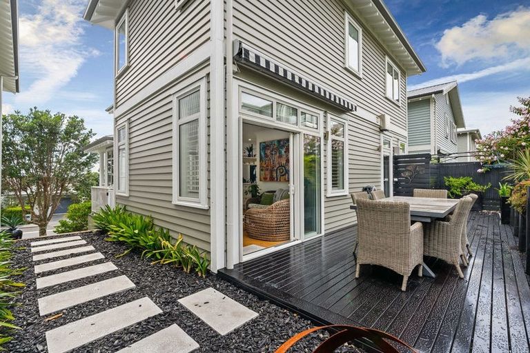 Photo of property in 15 Landmark Terrace, Orewa, 0931