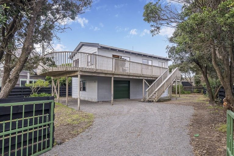 Photo of property in 116 Field Way, Waikanae Beach, Waikanae, 5036