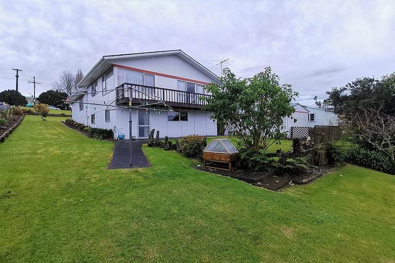 Photo of property in 15 Bickerstaffe Road, Maungaturoto, 0520