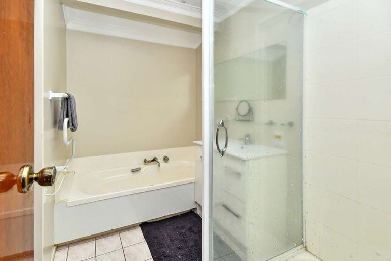 Photo of property in 11 Idesia Place, Totara Heights, Auckland, 2105