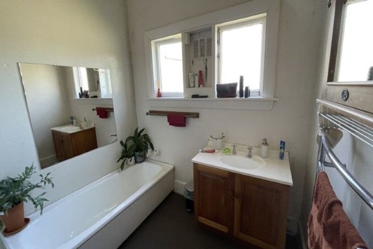 Photo of property in 96 Clyde Road, Ilam, Christchurch, 8041