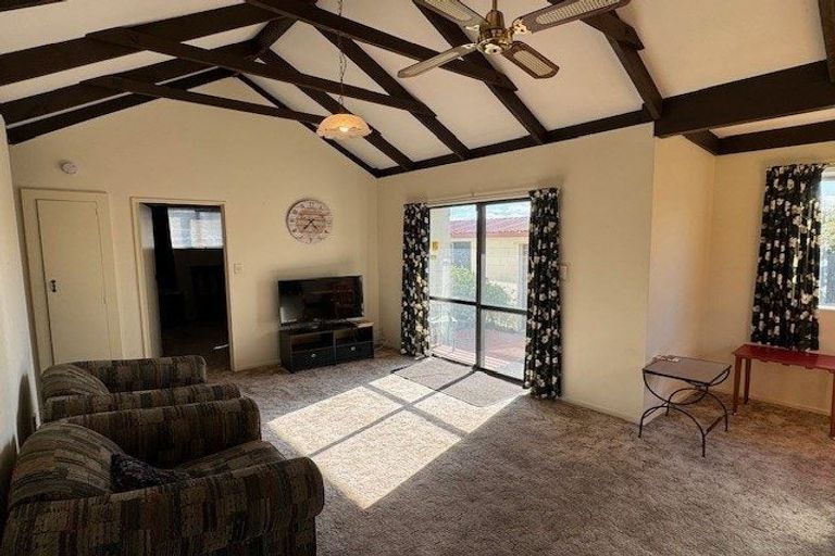 Photo of property in 2/58 Marlow Road, Aranui, Christchurch, 8061