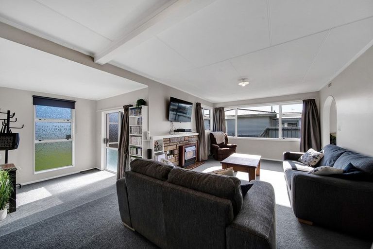 Photo of property in 64 Reid Avenue, Hawera, 4610