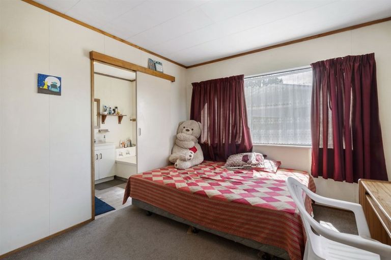 Photo of property in 1/25 Heathglen Place, Bayview, Auckland, 0629