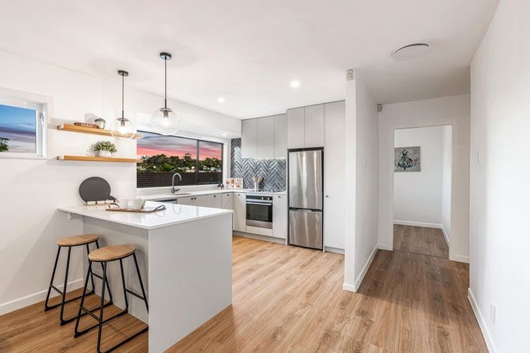 Photo of property in 243a Glengarry Road, Glen Eden, Auckland, 0602