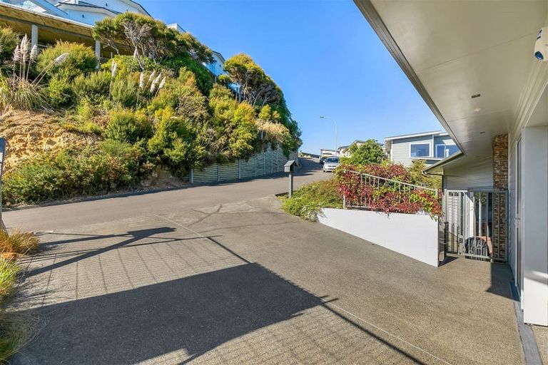Photo of property in 21 Seascape View, Paremata, Porirua, 5024