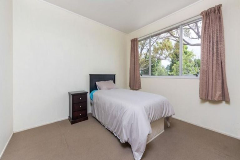 Photo of property in 18 St Catherine Crescent, West Harbour, Auckland, 0618