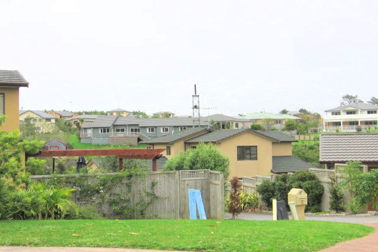Photo of property in 8 Maryann Place, Greenhithe, Auckland, 0632