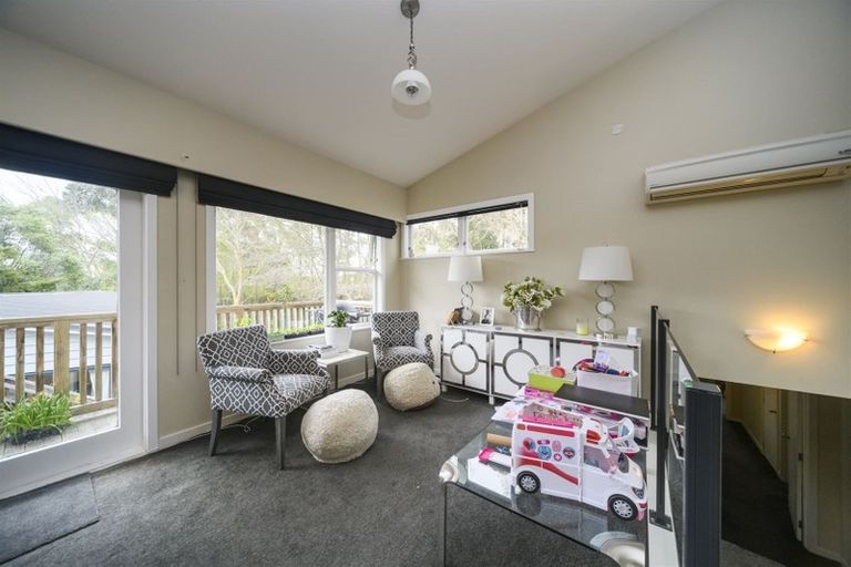 Photo of property in 4 Waicola Drive, Fitzherbert, Palmerston North, 4471