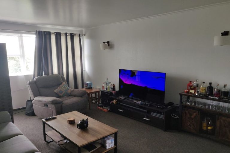 Photo of property in 105 Te Atatu Road, Te Atatu South, Auckland, 0610