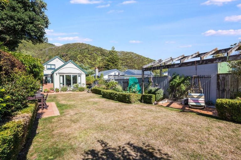 Photo of property in 34 Oroua Street, Eastbourne, Lower Hutt, 5013