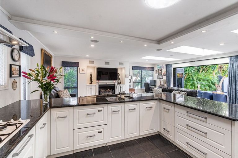 Photo of property in 10 Ander Place, Takapuna, Auckland, 0622