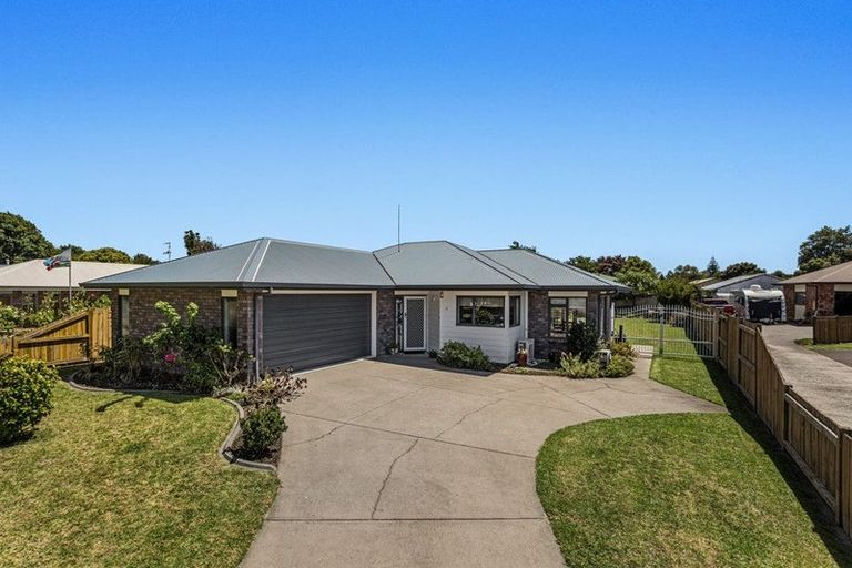 Photo of property in 21 Edgewater Grove, Whakatane, 3120