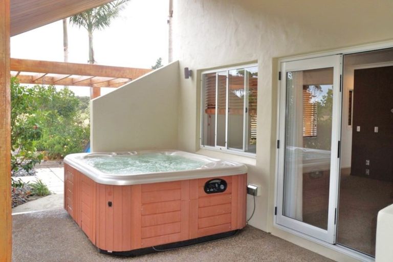 Photo of property in 93 Uretiti Road, Waipu, 0582