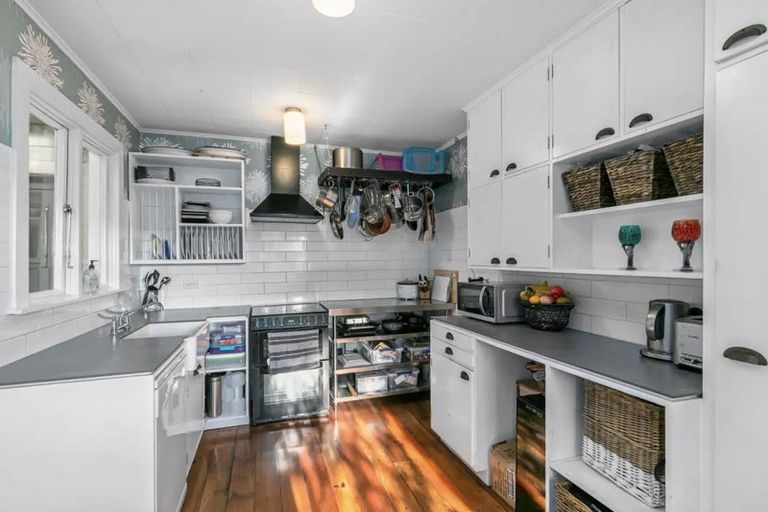 Photo of property in 24 Woodvale Grove, Fairfield, Lower Hutt, 5011