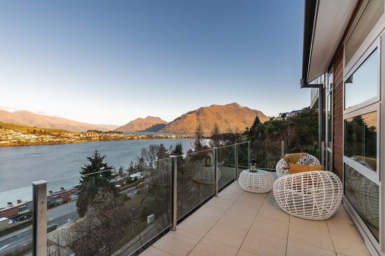 Photo of property in 2/11 Gum Lane, Queenstown, 9300