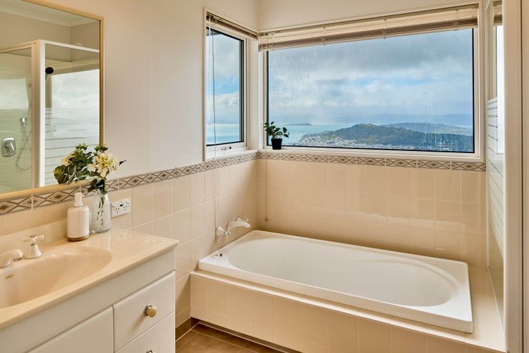 Photo of property in 79 Ashton Fitchett Drive, Brooklyn, Wellington, 6021