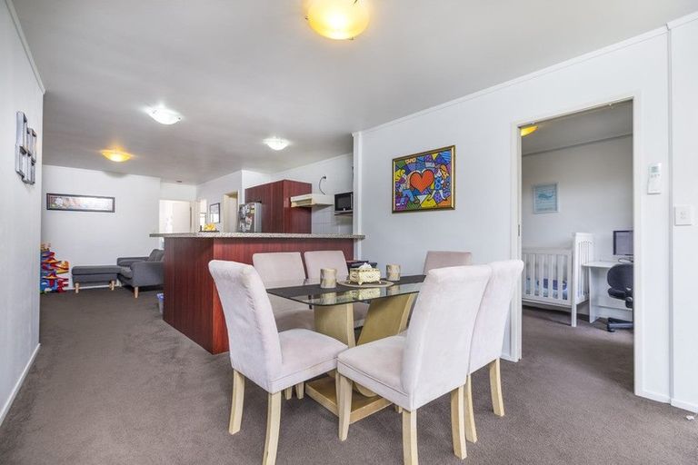 Photo of property in The Haven, 12/120 Beach Haven Road, Beach Haven, Auckland, 0626